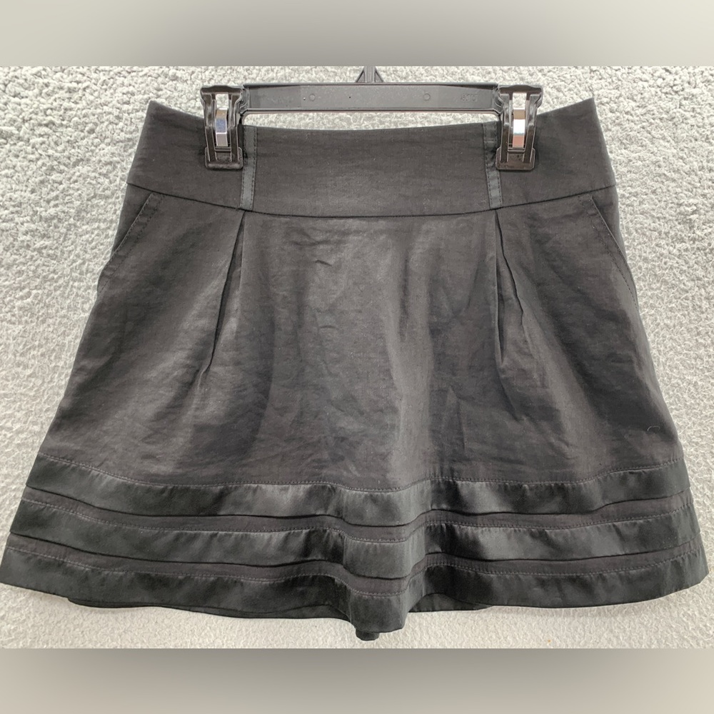 Bebe Women’s Black A-line Mini Skirt Bottom Layered Accent detail Lined Size